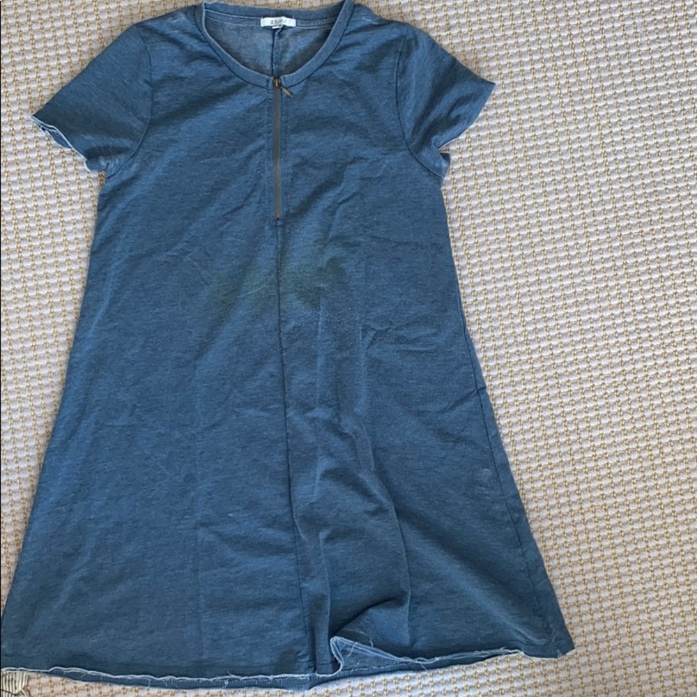 Dress with zipper